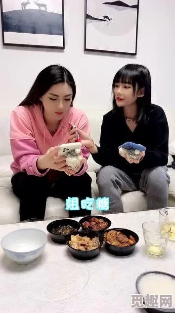 岳妇灬闺蜜灬96XX：最新动态揭示了她们之间深厚的友谊与生活中的趣事，令人倍感温馨与感动