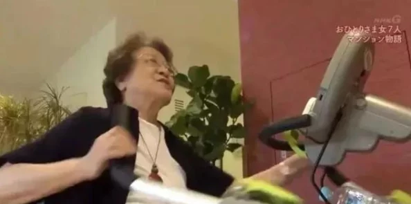 我和闺蜜在ktv被八人伦，网友纷纷表示震惊，认为这种行为不可接受，呼吁加强对娱乐场所的管理
