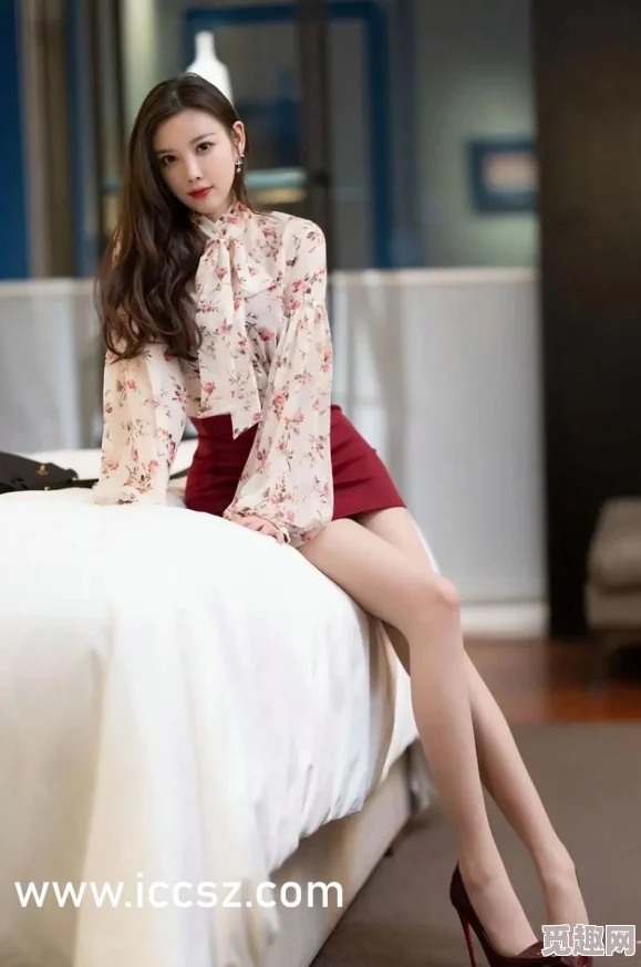 mm1314极品翘臀尤物美女图片，近日在社交媒体上引发热议，众多网友纷纷分享和评论这些美丽的照片