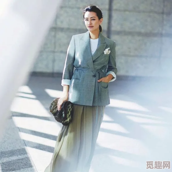 亲孑伦XX Xⅹ熟女：揭开她们背后的秘密与魅力，挑战传统观念的全新视角！
