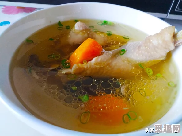 久久久国产精华液是正规还是仿？消费者惊呼真相大白，市场乱象引发热议！