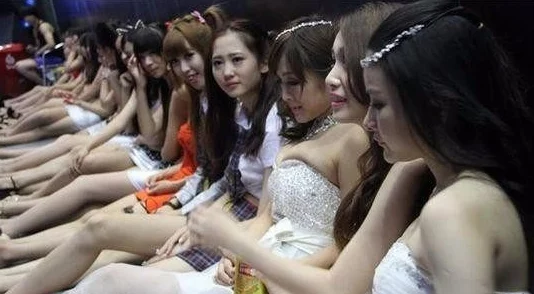 100%美女露胸无遮挡图片近日在网络上引发热议众多网友对此表示关注并讨论相关内容的合法性与道德性
