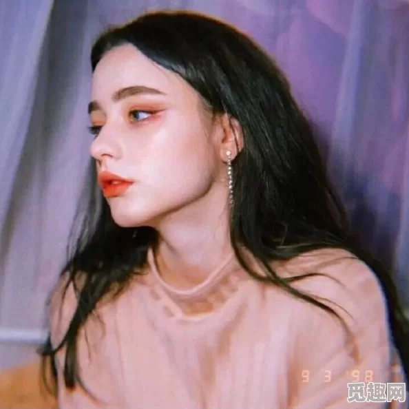 欧美饥渴熟妇高潮喷水水画面真实感人，激情四射让人欲罢不能