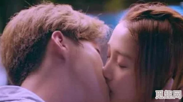 亲吻视频大床近日曝光一对明星情侣在私人豪宅中甜蜜互动引发网友热议两人感情似乎更加稳固令人羡慕不已