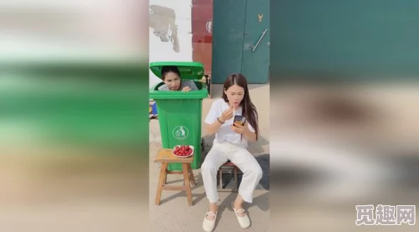 小姑子3小姑子最近迷上了瑜伽，每天早晨都会练习一个小时，身体变得更加柔韧了