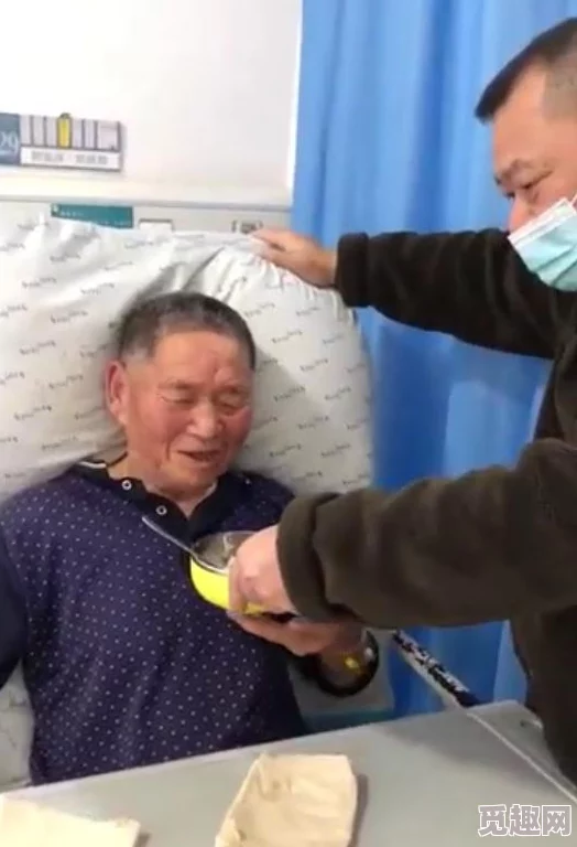 岳故意装睡让我挺进去这句台词出自网络小说《我的岳父大人》，描述了主人公与岳父之间的尴尬情景