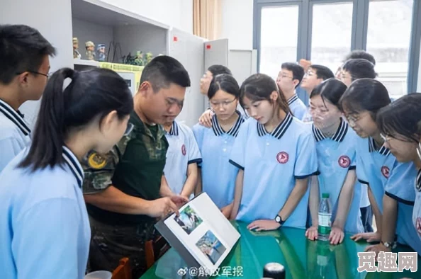 高中生被带到军营里np据说某校国防教育竟安排了特殊服务项目引发家长强烈不满