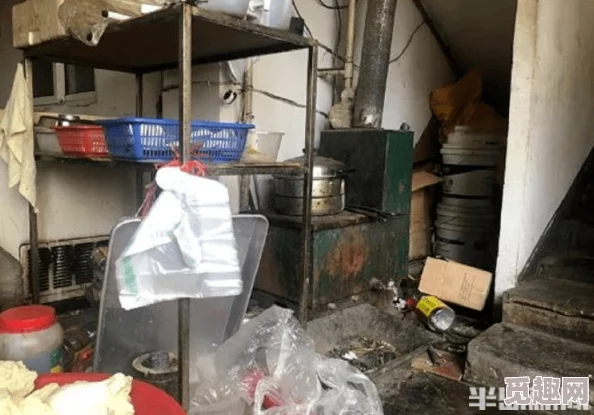 老窝鸭被指使用过期变质食材后厨环境脏乱差 老窝鸭被指使用过期变质食材后厨环境脏乱差